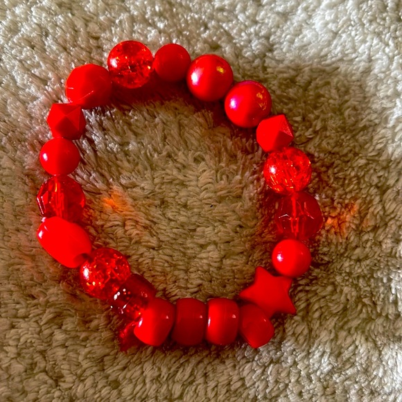 Red bracelet shining 7$ listing price 15$ - Picture 1 of 1